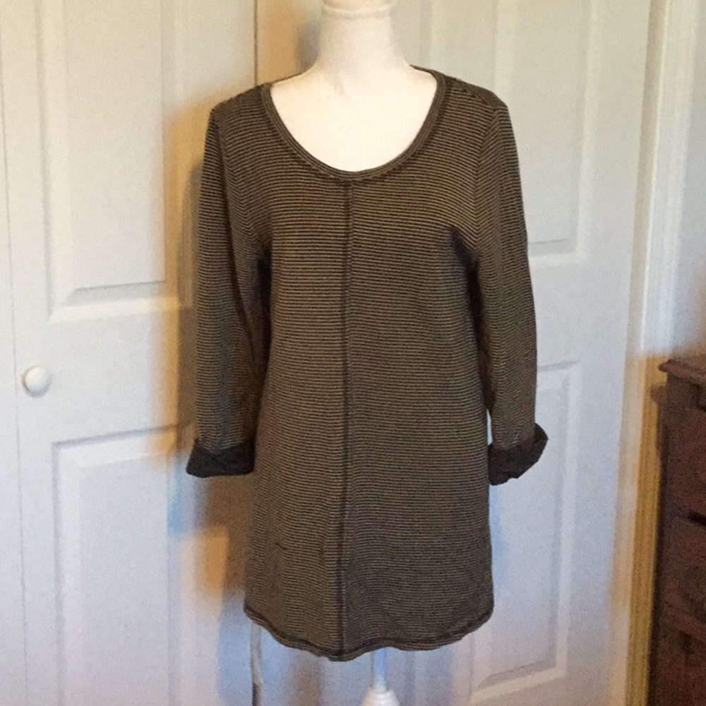 Long ladies lightweight sweater/top